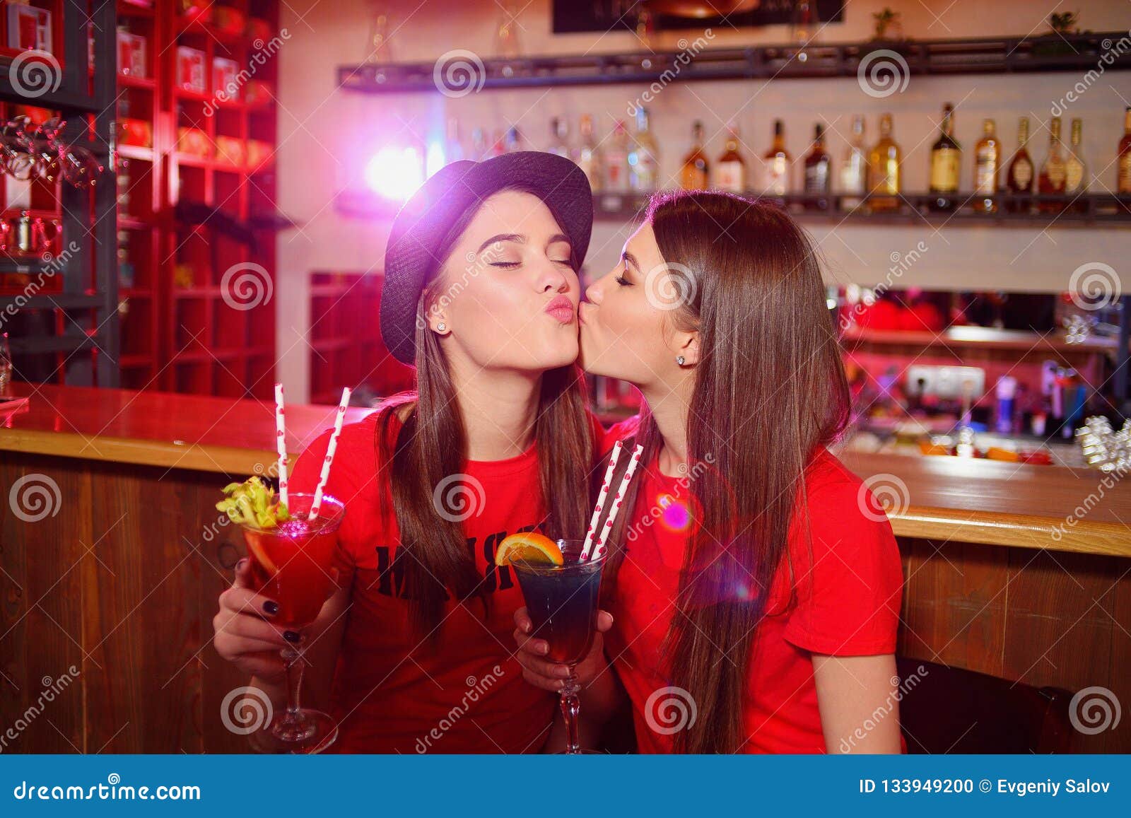 kiss lesbian party