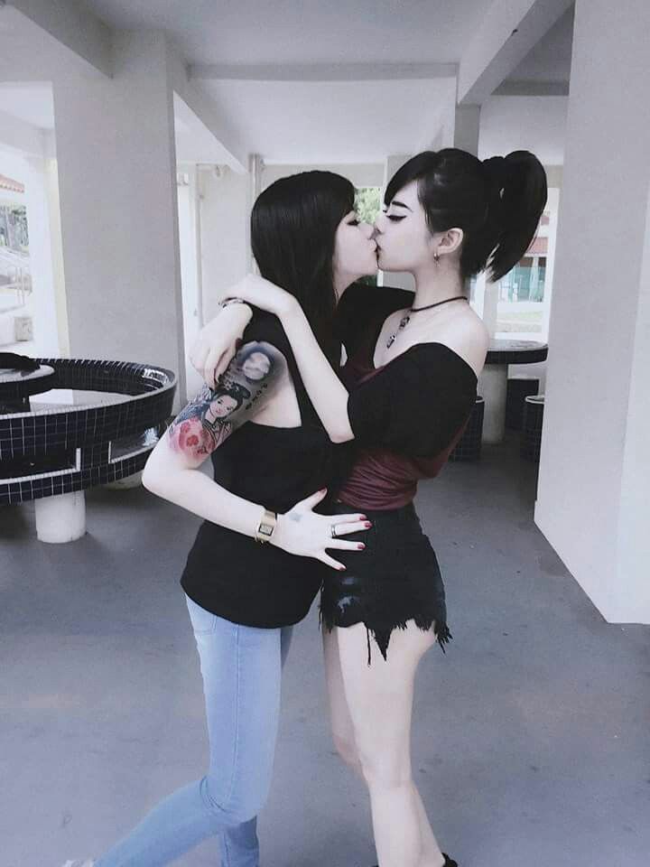 Goth Kissing LesbianSex Image
