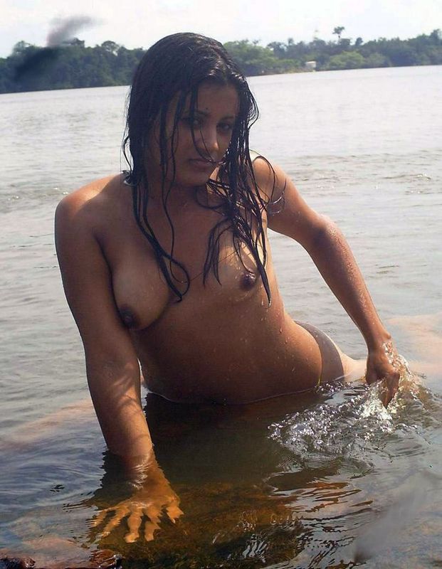 women naked sex bathing